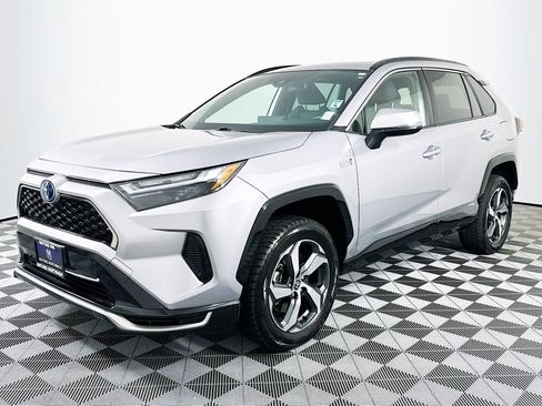 Used 2022 Toyota RAV4 SE w/ Weather & Moonroof Package image 6