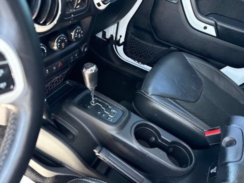 Used 2015 Jeep Wrangler Unlimited Sahara AWD/4WD image 24