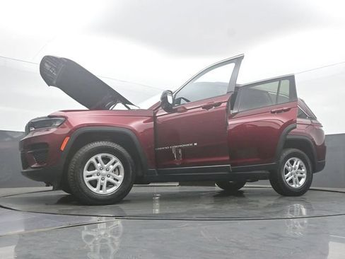 Used 2024 Jeep Grand Cherokee Laredo AWD/4WD image 57