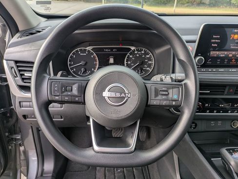 Used 2024 Nissan Rogue SV image 18