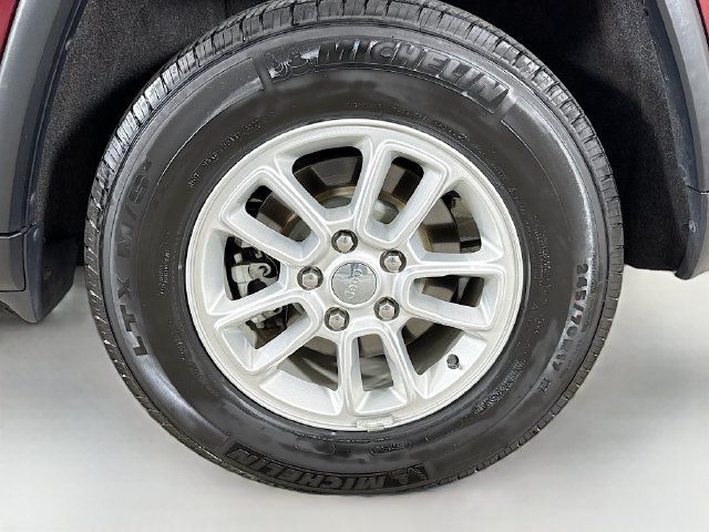 Used 2018 Jeep Grand Cherokee Laredo AWD/4WD image 28