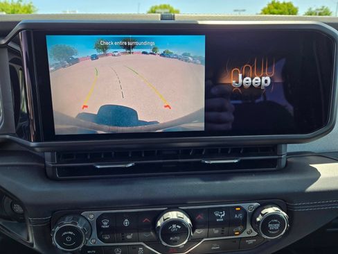 Used 2024 Jeep Wrangler Unlimited Sahara AWD/4WD image 20