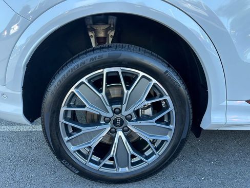 Certified 2025 Audi Q5 Premium Plus w/ Premium Plus AWD/4WD image 17