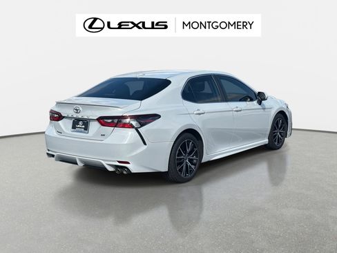 Used 2023 Toyota Camry SE image 3