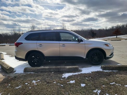 Used 2019 Mitsubishi Outlander LE image 6