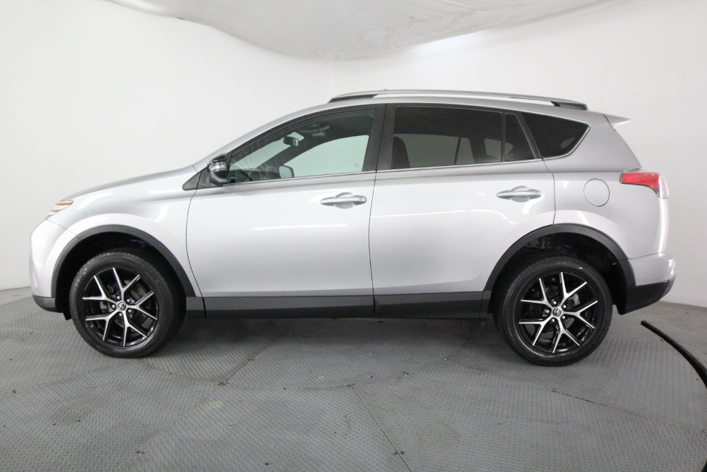 Used 2017 Toyota RAV4 SE AWD/4WD image 4