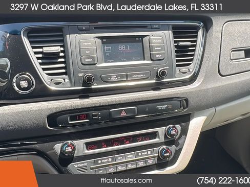 Used 2015 Kia Sedona EX FWD image 60