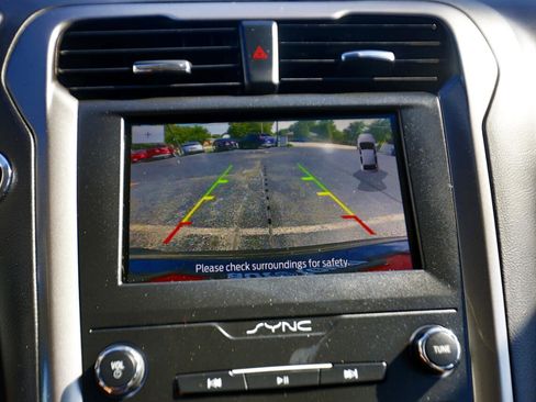 Used 2019 Ford Fusion SE image 9