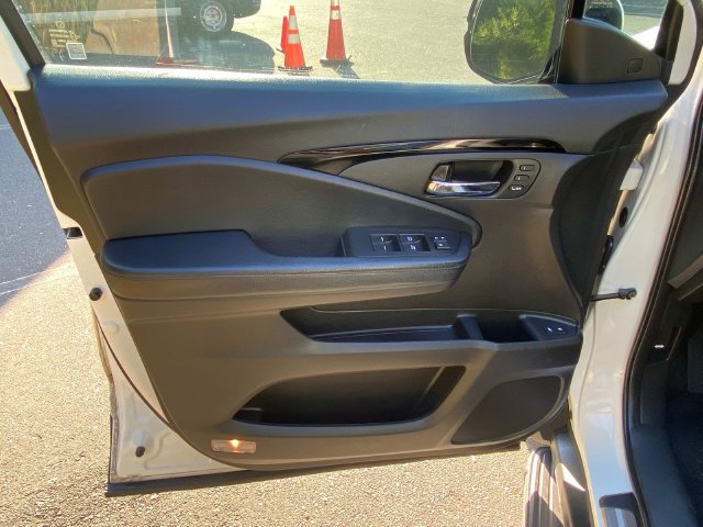 Used 2018 Honda Pilot Elite image 11
