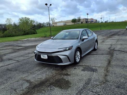 Used 2025 Toyota Camry LE FWD image 34
