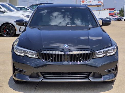 Used 2020 BMW 330i Sedan w/ Convenience Package RWD image 2