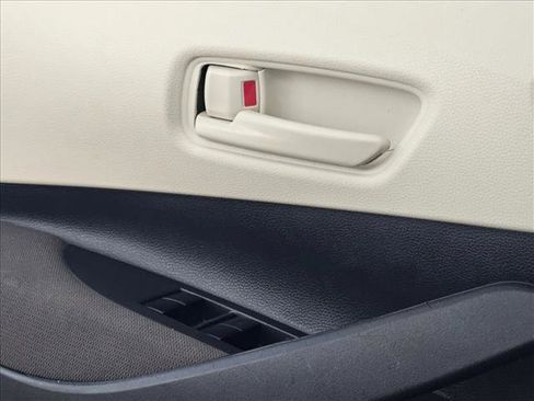 Used 2025 Toyota Corolla LE FWD image 7
