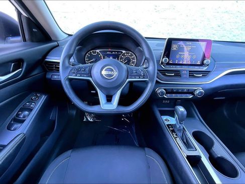 Certified 2025 Nissan Altima 2.5 SV image 4