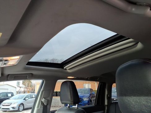 Used 2017 Toyota Highlander XLE image 17