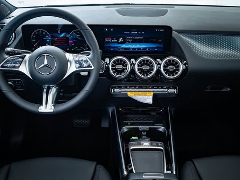 Certified 2025 Mercedes-Benz GLA 250 4MATIC image 32