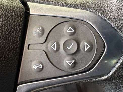 Used 2022 Chevrolet Traverse LS image 18