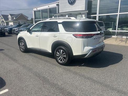 Used 2022 Nissan Pathfinder SL w/ SL Black Package AWD/4WD image 6