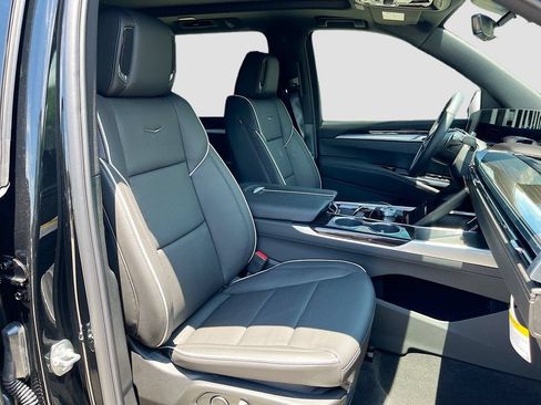 New 2026 Cadillac Escalade ESV Luxury w/ Touring Package AWD/4WD image 35