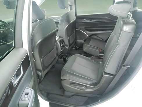 Used 2022 Jeep Grand Cherokee L Laredo w/ Luxury Tech Group I image 8