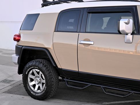 Used 2014 Toyota FJ Cruiser 4WD w/ Upgrade Package image 41