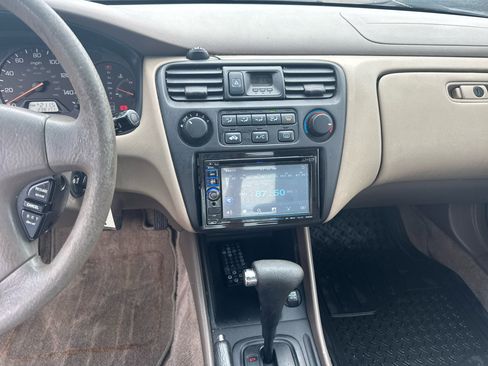 Used 1998 Honda Accord LX image 10