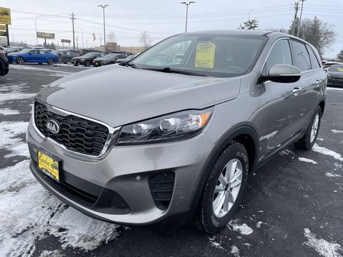 Used 2019 Kia Sorento LX image 4