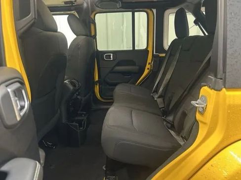 Used 2019 Jeep Wrangler Unlimited Sahara image 11