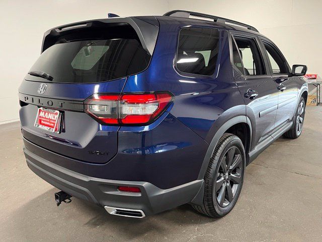 Used 2025 Honda Pilot Sport image 3