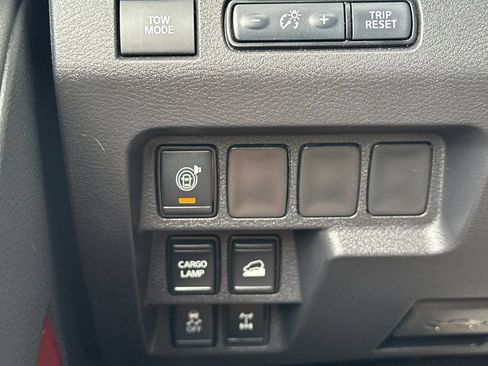 Used 2025 Nissan Frontier PRO-4X AWD/4WD image 33