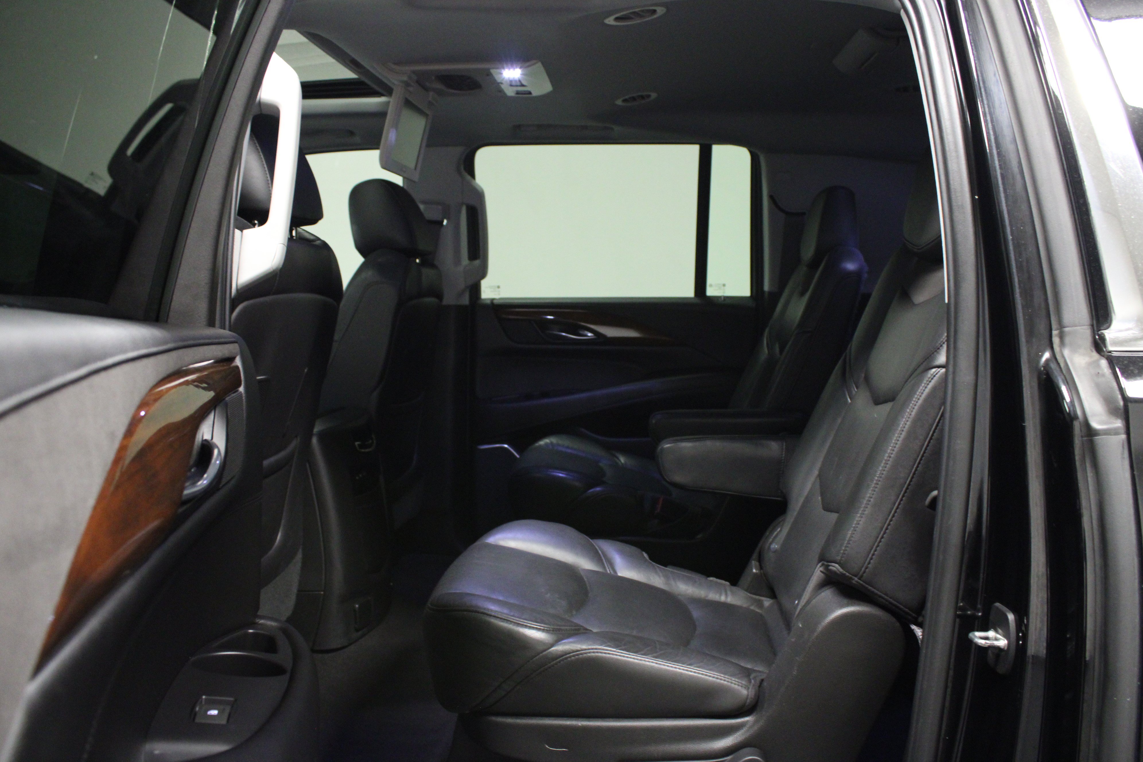 Used 2019 Cadillac Escalade ESV Luxury AWD/4WD image 14