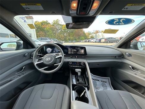 Certified 2025 Hyundai Elantra SEL image 15