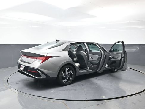 Used 2024 Hyundai Elantra Limited FWD image 59