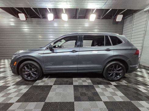 Used 2024 Volkswagen Tiguan SE w/ Panoramic Sunroof Package image 8