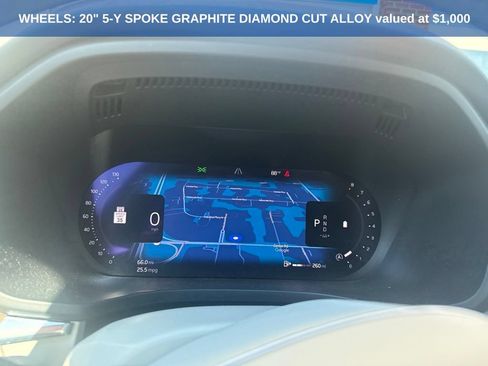 Used 2022 Volvo XC60 B5 Momentum w/ Climate Package AWD/4WD image 3