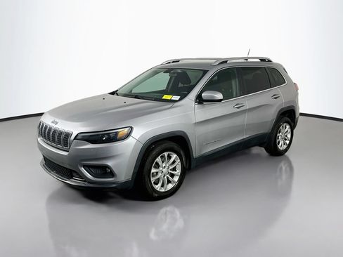 Used 2019 Jeep Cherokee Latitude w/ Popular Appearance Group FWD image 3