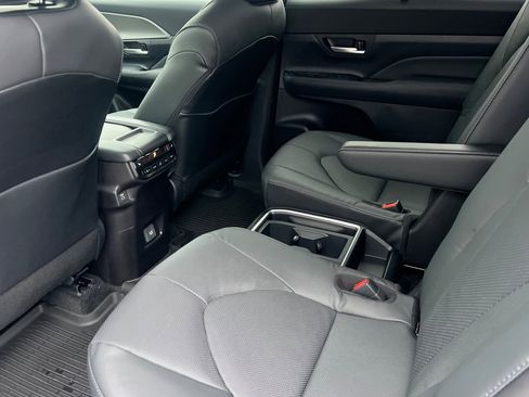 New 2026 Toyota Grand Highlander AWD Hybrid image 9