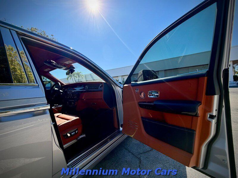 Used 2018 Rolls-Royce Phantom Sedan RWD image 27