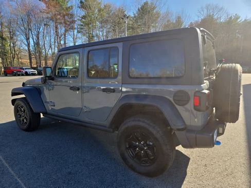 Used 2023 Jeep Wrangler Unlimited w/ Cold Weather Group AWD/4WD image 8