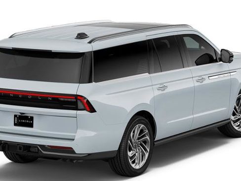 New 2026 Lincoln Navigator L Reserve AWD/4WD image 3