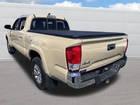 Used 2016 Toyota Tacoma SR5 w/ SR5 Appearance Package (SN) AWD/4WD image 3