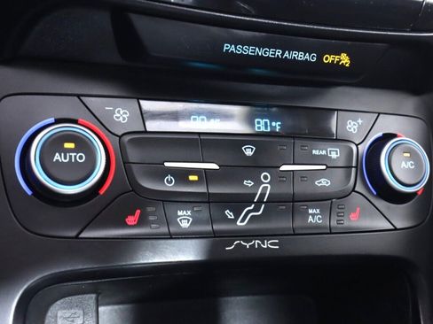 Used 2018 Ford Focus Titanium w/ Titanium Technology Package FWD image 24