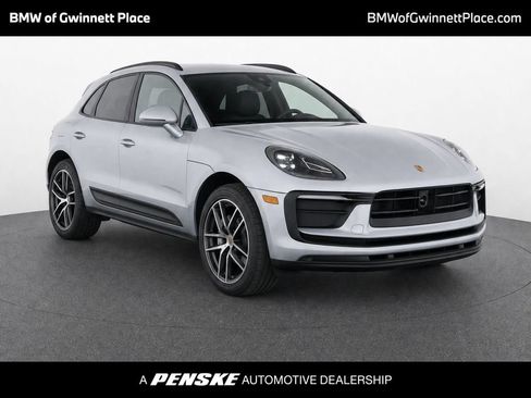 Used 2022 Porsche Macan AWD/4WD image 1