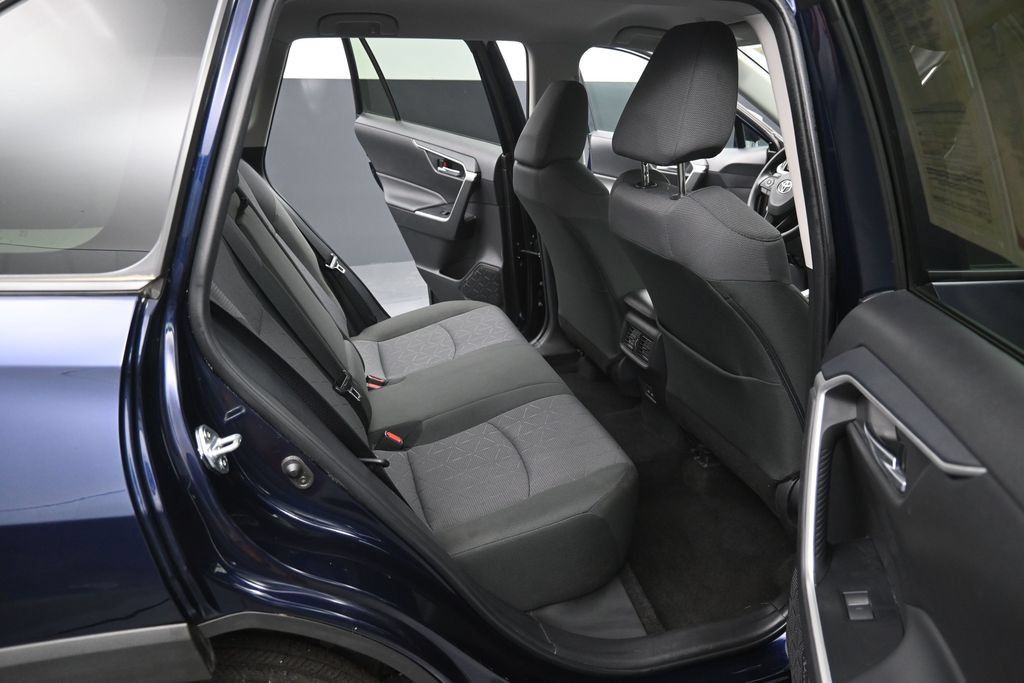 Certified 2025 Toyota RAV4 XLE AWD/4WD image 30