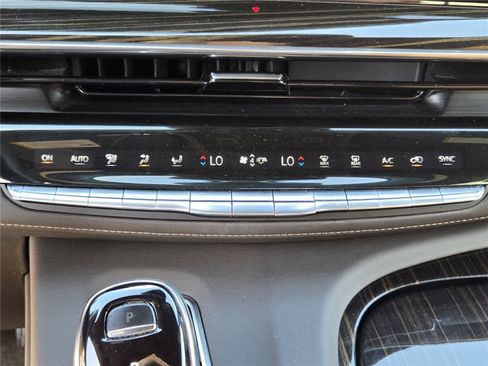 Used 2021 Cadillac Escalade Premium Luxury RWD image 17