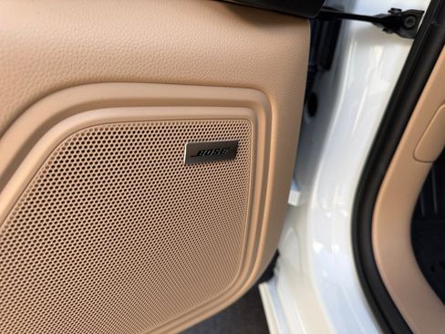 Certified 2025 Porsche Macan image 22