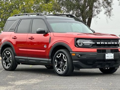 Used 2023 Ford Bronco Sport Outer Banks w/ Tech Package image 2