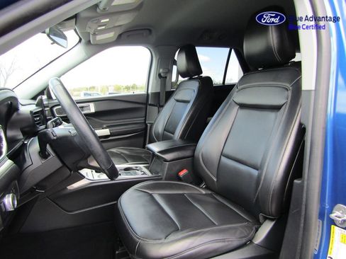 Certified 2022 Ford Explorer XLT w/ Equipment Group 202A AWD/4WD image 3