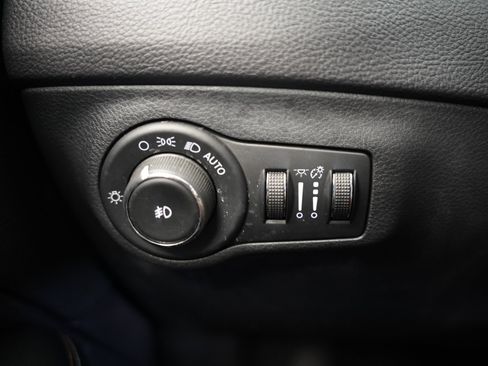 Used 2018 Jeep Compass Latitude w/ Safe & Security Group image 23