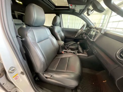 Certified 2019 Toyota Tacoma TRD Off-Road w/ TRD Premium Off Road Package AWD/4WD image 25