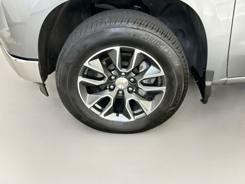 Used 2024 Chevrolet Silverado 1500 LT AWD/4WD image 11